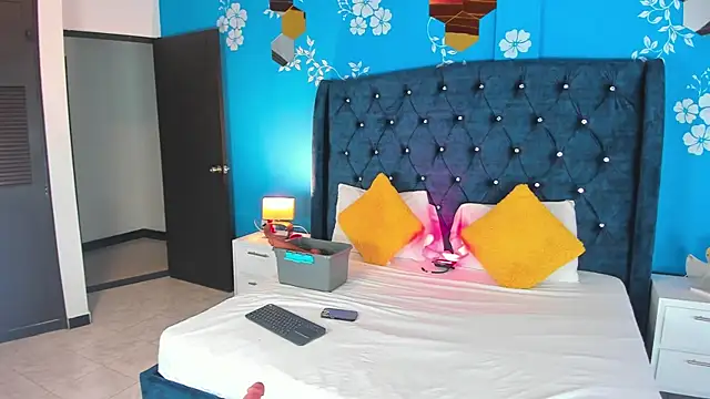 Issa Clark01 online show from February 2026 09:44:02 PM