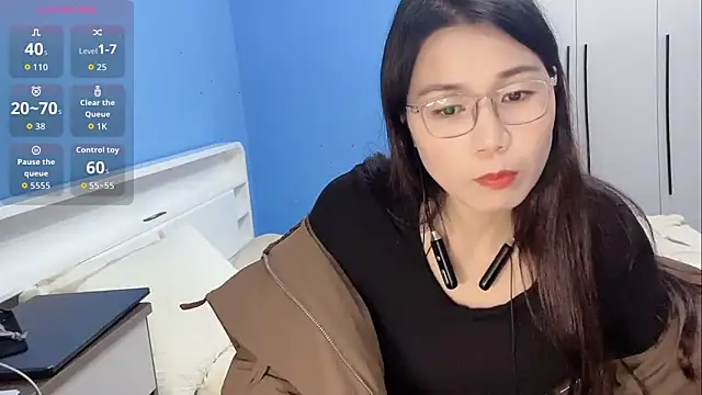 Emma-mimi online show from December 2025 12:44:02 PM