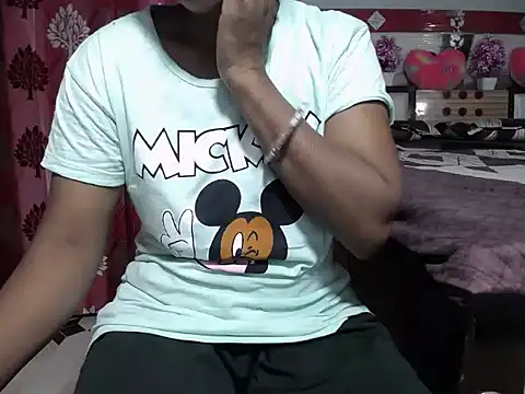 Snapshot of surbhi01 chatting on June 2026 07:11:02 AM surbhi01 online show from June 2026 07:11:02 AM