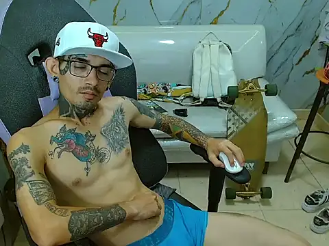 Boy tatto77 online show from April 2026 01:41:01 PM