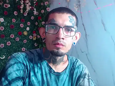 Boy tatto77 online show from April 2026 01:15:01 PM