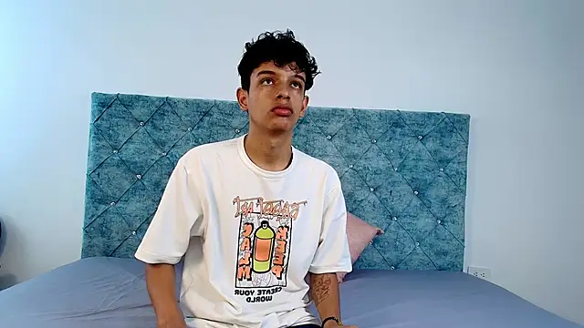 Snapshot of maxfrost_1 chatting on December 2025 07:10:01 PM maxfrost 1 online show from December 2025 07:10:01 PM