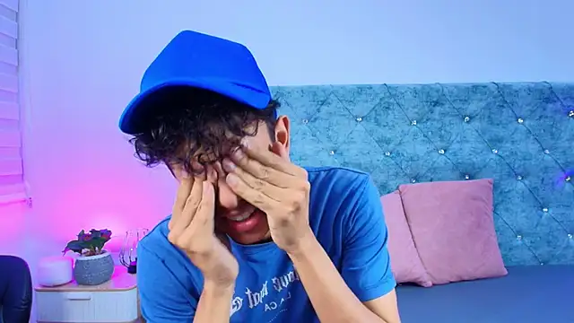 maxfrost 1 online show from February 2026 07:18:01 PM