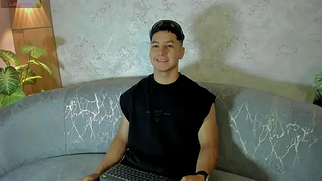 Noah Clarkk online show from June 2026 04:01:02 PM