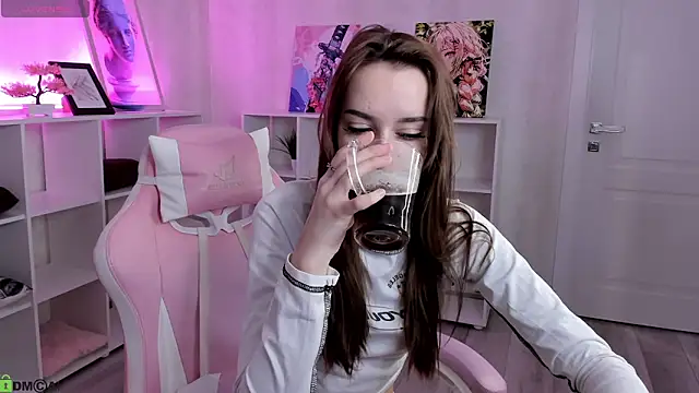 Hi  Karuuu online show from February 2026 01:11:01 AM