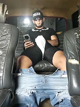 Snapshot of PIGHIGHDIRTY_p0 chatting on March 2026 05:33:02 AM PIGHIGHDIRTY p0 online show from March 2026 05:33:02 AM