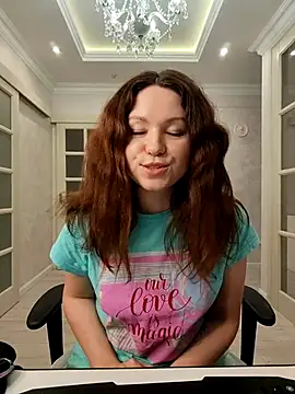 LondonMiley online show from December 2025 07:00:01 PM