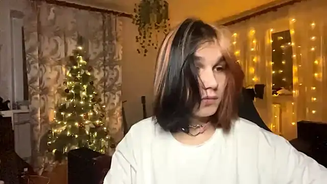 Snapshot of emo_sweet chatting on December 2025 07:31:01 PM emo sweet online show from December 2025 07:31:01 PM