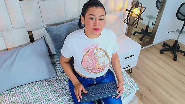 Susan Sexy Milf online show from January 2026 10:31:01 AM