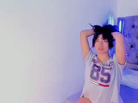 Snapshot of Mia_Cavalli chatting on December 2025 09:43:02 PM Mia Cavalli online show from December 2025 09:43:02 PM