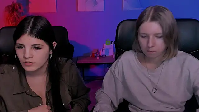 lizzie boom  online show from March 2026 08:25:01 PM