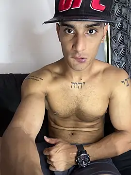 Maicol xxxx online show from February 2026 07:03:02 PM