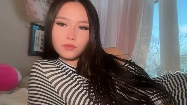 Snapshot of luvvivii chatting on April 2026 01:42:01 AM luvvivii online show from April 2026 01:42:01 AM