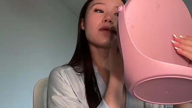 luvvivii online show from June 2026 04:38:01 PM