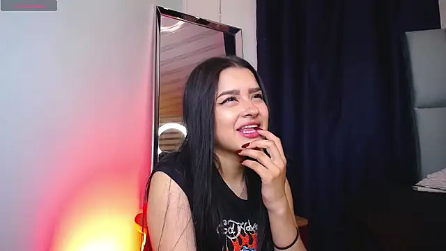 Snapshot of Emilyy05_ chatting on March 2026 01:11:02 AM Emilyy05 online show from March 2026 01:11:02 AM