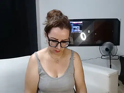 liss curly online show from February 2026 03:32:01 AM