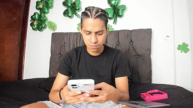 Victor LatinBoy online show from May 2026 03:01:01 AM