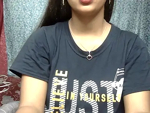 cute Dirty Diva online show from May 2026 02:33:02 PM