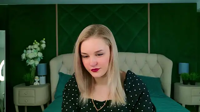 Molly Voss online show from February 2026 02:57:02 PM