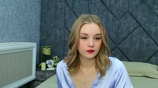 Molly Voss online show from March 2026 10:31:01 AM