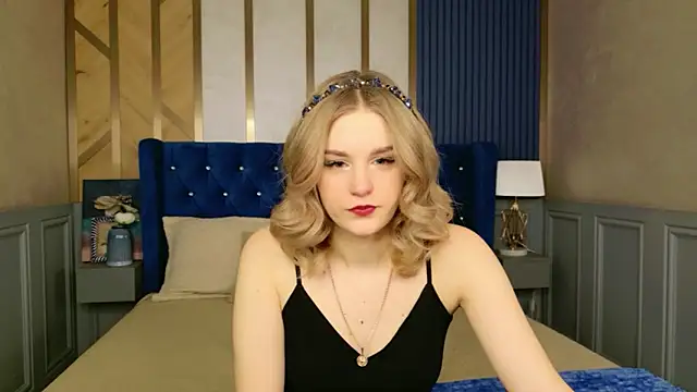 Molly Voss online show from March 2026 05:47:02 AM