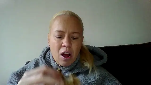 jennyblondeuk online show from February 2026 03:10:02 PM