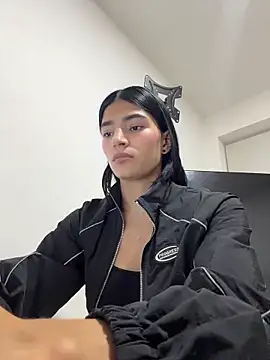 Snapshot of Ema_Rose_ chatting on April 2026 08:23:01 PM Ema Rose online show from April 2026 08:23:01 PM