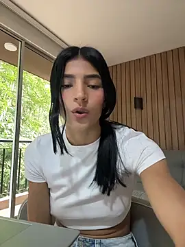 Snapshot of Ema_Rose_ chatting on May 2026 08:35:02 PM Ema Rose online show from May 2026 08:35:02 PM