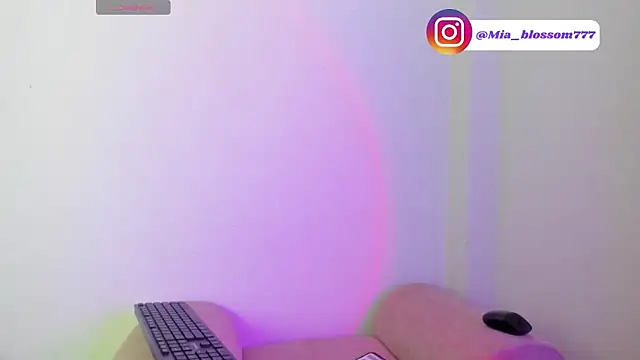 Mia Blossoml   online show from March 2026 08:57:01 PM