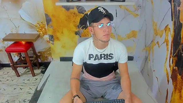 Snapshot of Chuck_LatinBoy chatting on December 2025 05:42:02 PM Chuck LatinBoy online show from December 2025 05:42:02 PM