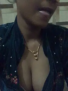 Snapshot of Coll-Girl chatting on December 2025 08:56:02 AM Coll-Girl online show from December 2025 08:56:02 AM