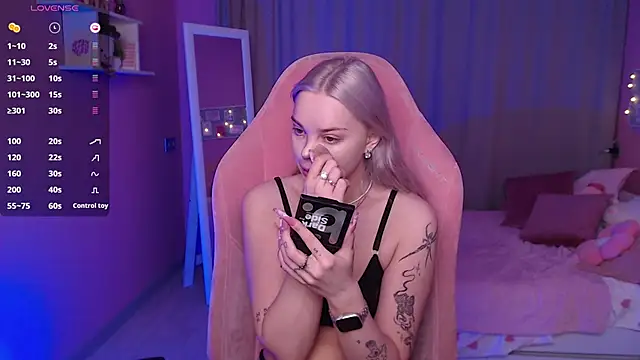 Snapshot of Leslie_Caronn chatting on March 2026 07:43:01 AM Leslie Caronn online show from March 2026 07:43:01 AM