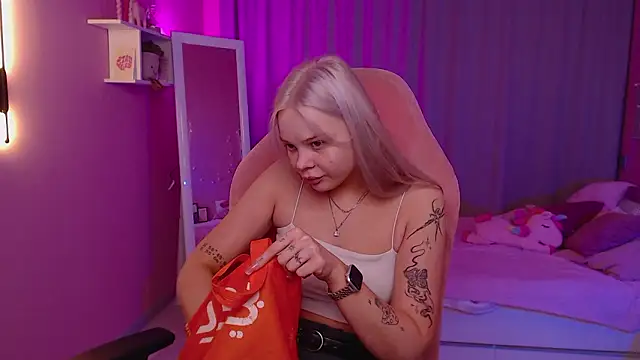 Snapshot of Leslie_Caronn chatting on March 2026 07:45:02 AM Leslie Caronn online show from March 2026 07:45:02 AM