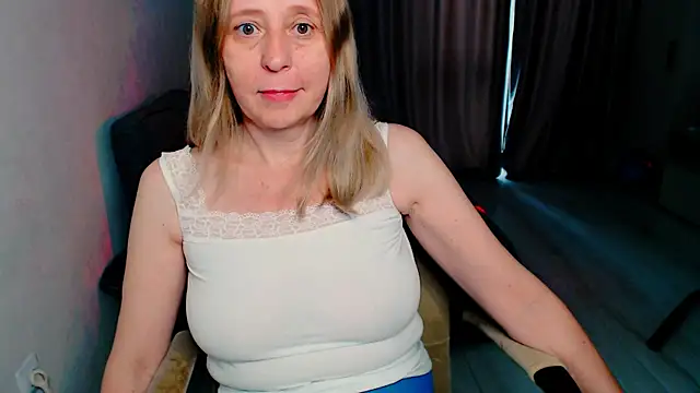 Snapshot of MiLenaMilf chatting on June 2026 09:15:01 AM MiLenaMilf online show from June 2026 09:15:01 AM