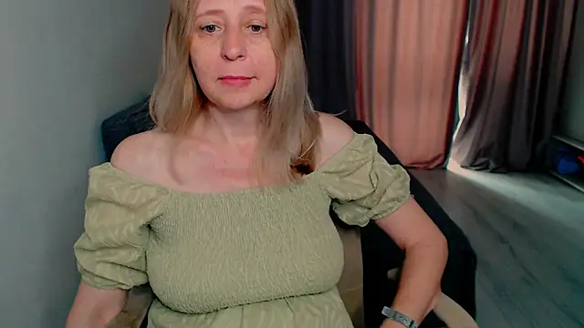 Snapshot of MiLenaMilf chatting on June 2026 06:25:01 AM MiLenaMilf online show from June 2026 06:25:01 AM