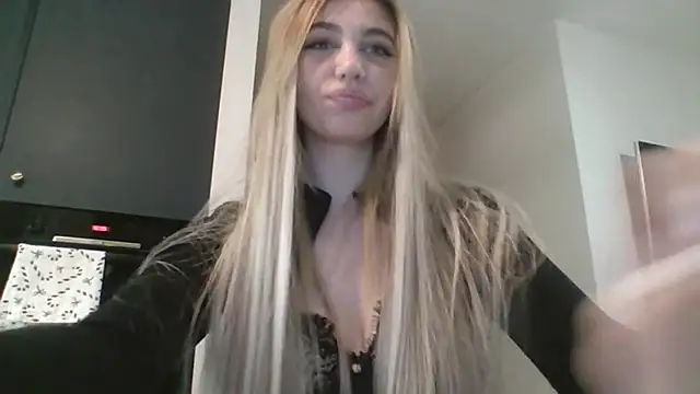Snapshot of TeenLily chatting on March 2026 07:32:01 PM TeenLily online show from March 2026 07:32:01 PM