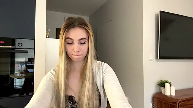 Snapshot of TeenLily chatting on March 2026 03:18:01 PM TeenLily online show from March 2026 03:18:01 PM