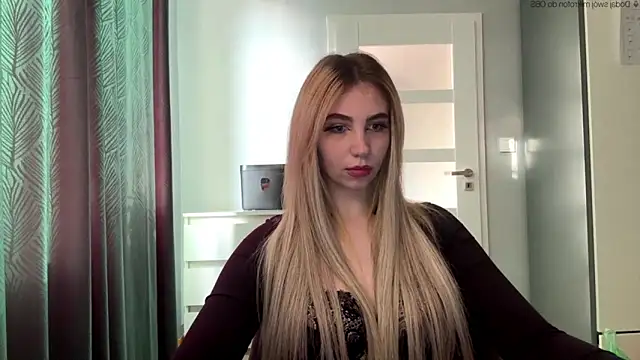 Snapshot of TeenLily chatting on May 2026 04:25:01 PM TeenLily online show from May 2026 04:25:01 PM