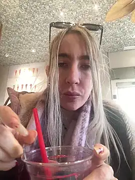 Snapshot of BarbieBlondieGirl chatting on December 2025 03:53:01 PM BarbieBlondieGirl online show from December 2025 03:53:01 PM