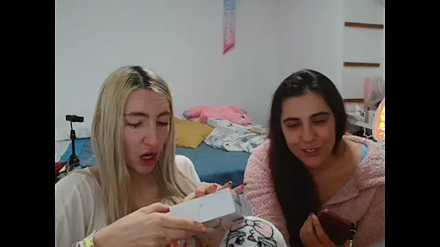 Snapshot of BarbieBlondieGirl chatting on January 2026 12:46:01 AM BarbieBlondieGirl online show from January 2026 12:46:01 AM