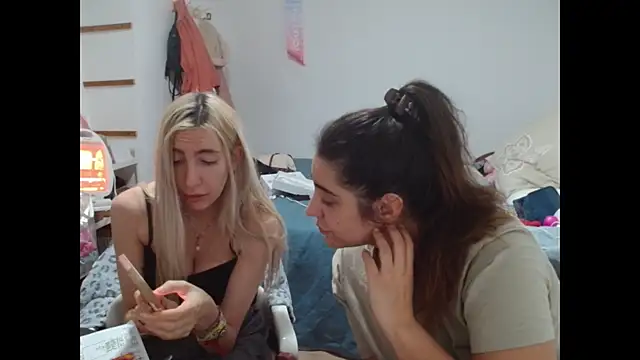 Snapshot of BarbieBlondieGirl chatting on January 2026 11:32:02 PM BarbieBlondieGirl online show from January 2026 11:32:02 PM