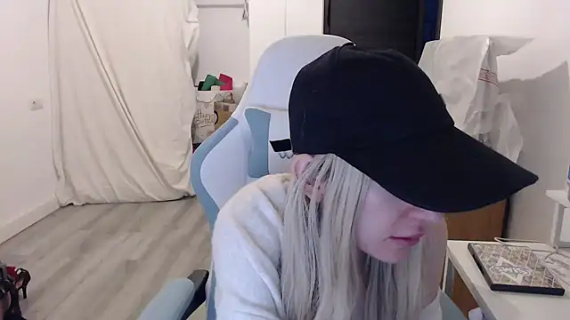 Snapshot of BarbieBlondieGirl chatting on February 2026 06:04:02 PM BarbieBlondieGirl online show from February 2026 06:04:02 PM