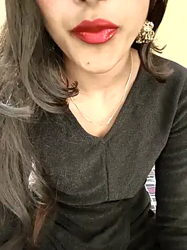 Snapshot of Yours-Zeenat chatting on April 2026 04:18:02 AM Yours-Zeenat online show from April 2026 04:18:02 AM
