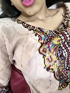 Snapshot of Yours-Zeenat chatting on April 2026 10:18:01 AM Yours-Zeenat online show from April 2026 10:18:01 AM
