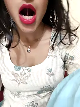 Snapshot of Yours-Zeenat chatting on May 2026 05:57:01 AM Yours-Zeenat online show from May 2026 05:57:01 AM
