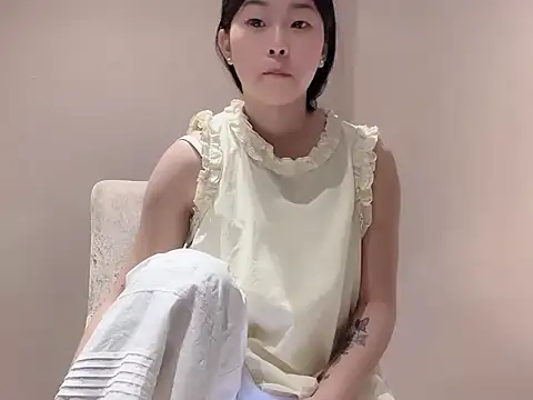 shasha05233 online show from May 2026 11:51:02 AM
