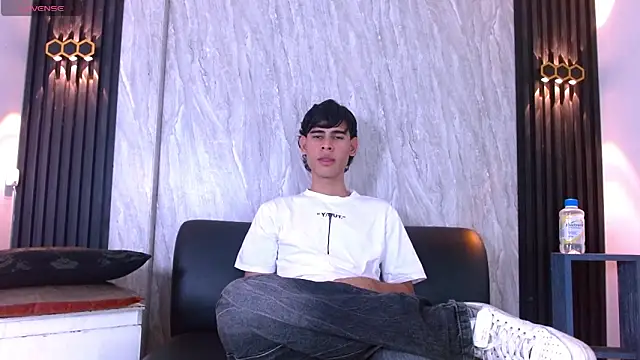 KevinBrooks  online show from February 2026 06:33:02 PM