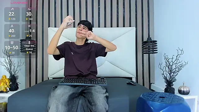 KevinBrooks  online show from February 2026 10:02:02 PM