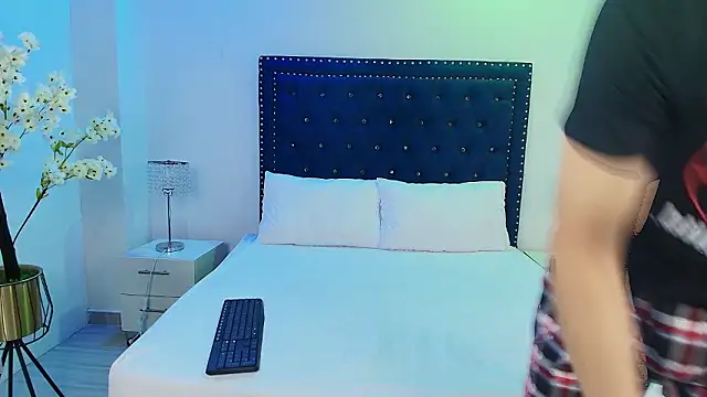 Snapshot of Jaden_and_sofia chatting on March 2026 03:58:02 AM Jaden and sofia online show from March 2026 03:58:02 AM