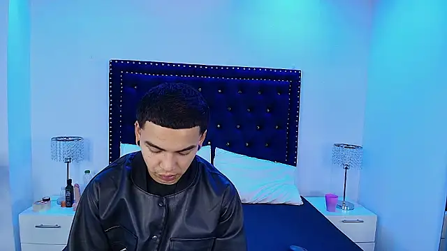 Snapshot of Jaden_and_sofia chatting on March 2026 03:32:02 AM Jaden and sofia online show from March 2026 03:32:02 AM